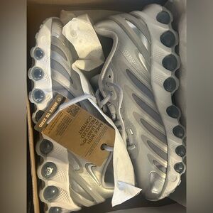 Nike Women's Athletic Shoes in Silver and White with Clear Pods